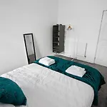 Staywhenever Ls- 4 Bedroom House, King Size Beds, Sleeps 9