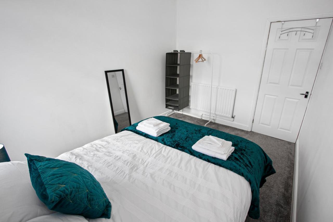 Holiday home Staywhenever Ls- 4 Bedroom House, King Size Beds, Sleeps 9 Stoke-on-Trent