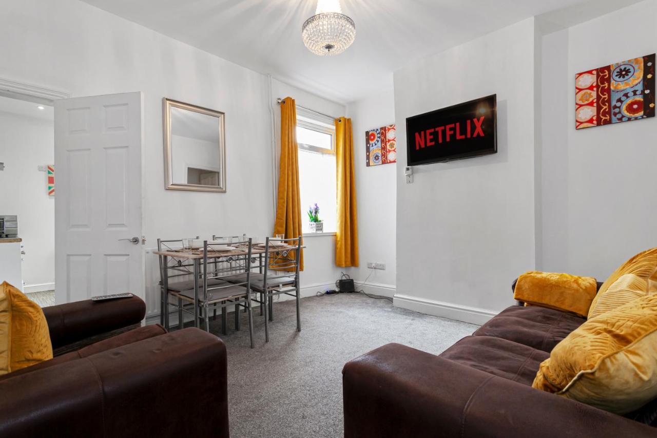 Holiday home Staywhenever Ls- 4 Bedroom House, King Size Beds, Sleeps 9 Stoke-on-Trent