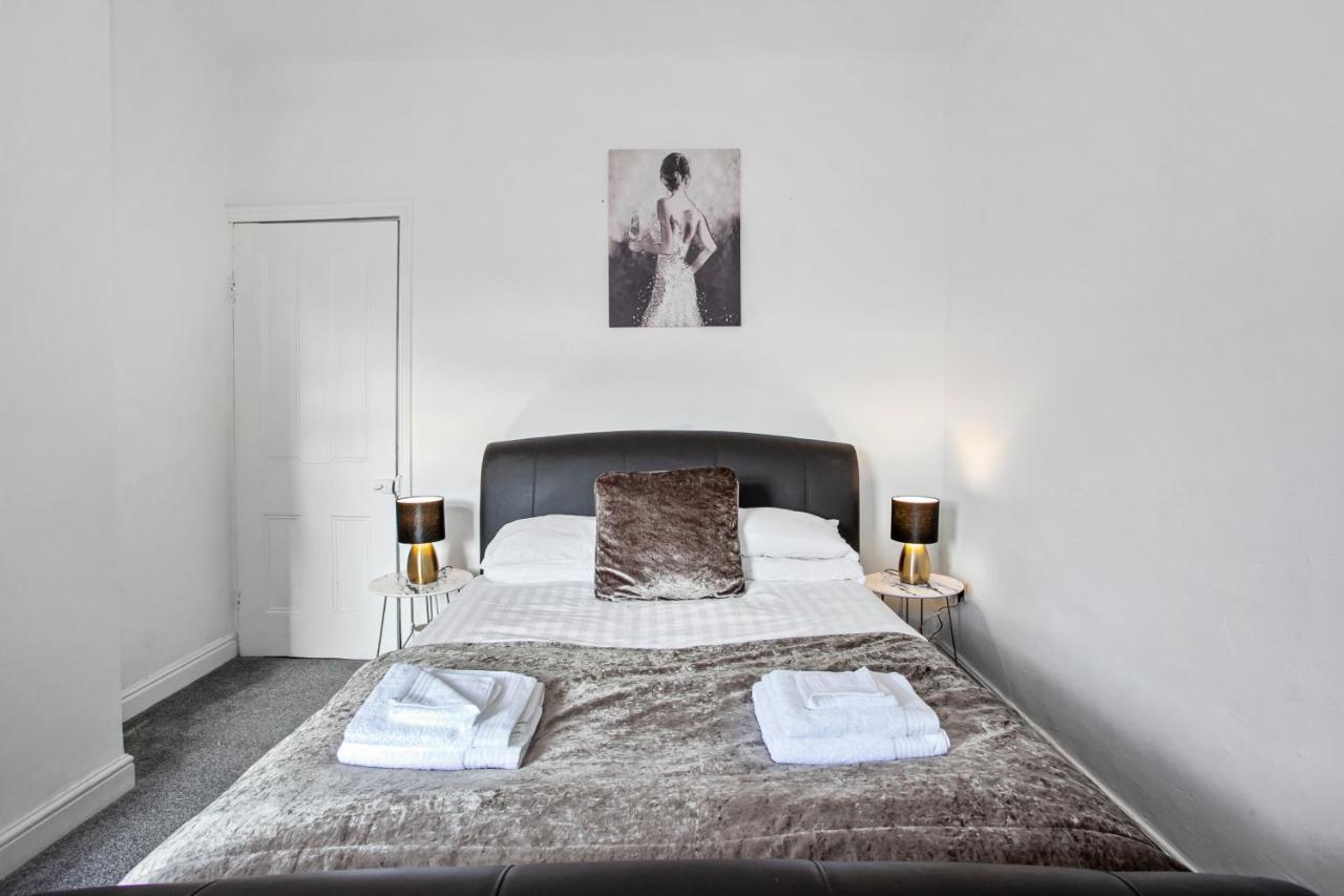 Holiday home Staywhenever Ls- 4 Bedroom House, King Size Beds, Sleeps 9 *
